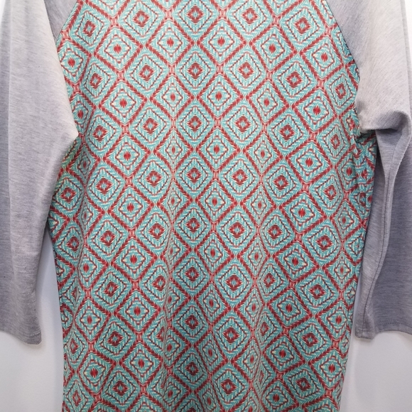 Lularoe Randy Size Small Top Shirt Tunic Gray Diamond Ragland Tee LLR - Picture 6 of 7